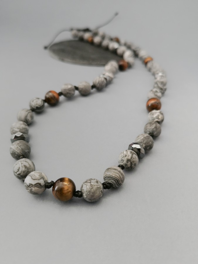 Vyriškas vėrinys - Tarp mazgų - Grey Jasper - Tiger eye - Hematite stone 