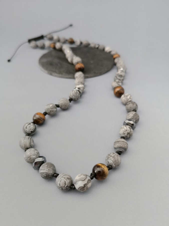 Vyriškas vėrinys - Tarp mazgų - Grey Jasper - Tiger eye - Hematite stone 